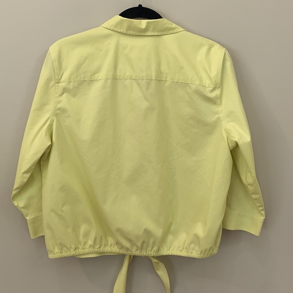 Chico’s Wrinkle Resistant Chartreuse Tie Front Top NWOT - Picture 5 of 5